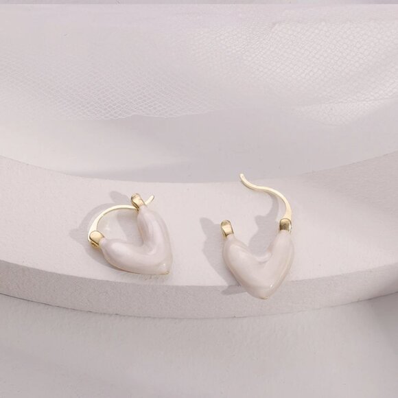 Gold and Beige Color Elegant Charms Beige Enamel Heart Stud Earring - Picture 7 of 9